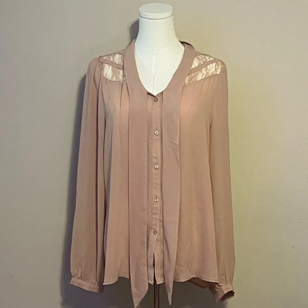Like New Forever 21 Soft Pink Lace Detail Blouse